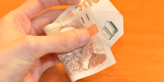 Bloomberg: Česká koruna letos patří mezi měny s nejvyšším růstem