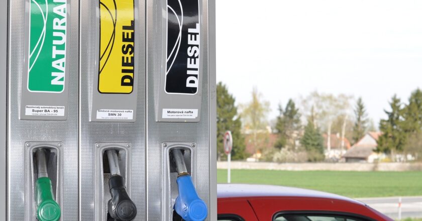 Cena pohonných hmot v ČR je na letošním minimu