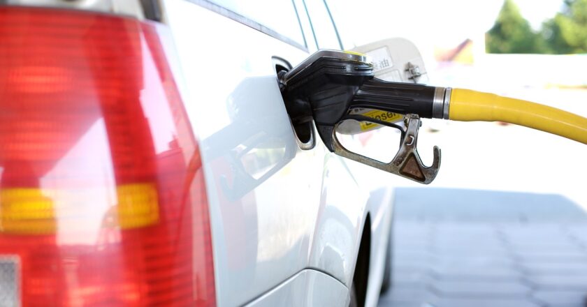 Benzin a nafta v ČR zlevnily i šestý týden v řadě