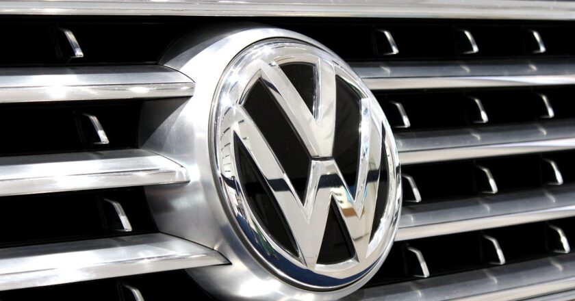 Češi na operativní leasing nejčastěji kupují Volkswagen a Škodu