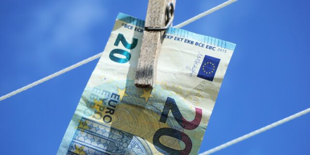 MF a ČNB zřejmě opět nedoporučí vládě nyní přijímat euro