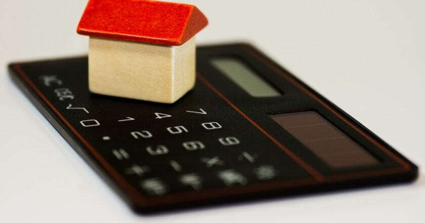 I přes růst cen nemovitostí jdou úvěry hlavně na bydlení