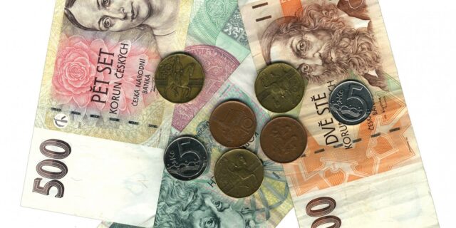 Loni vzrostl počet kusů mincí i bankovek o pět procent