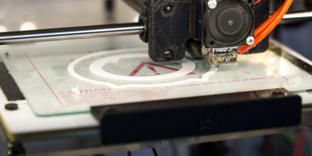 3D tisk dobývá průmysl, firmy si běžně tisknou náhradní díly