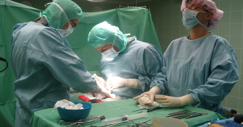 Pojišťovna: Nemocnice nemají motivaci k jednodenní chirurgii