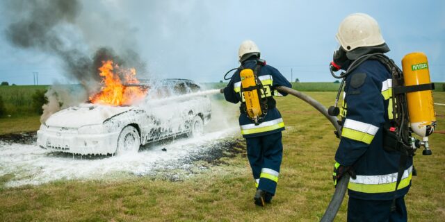 Pojišťovny evidují v létě stovky požárů, škody jsou stomilionové