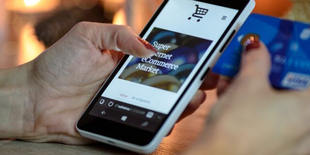 Změny nákupních trendů: Narůstá využívání sociálních médií