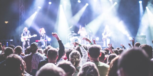 Třetí vlna EET ohrožuje budoucnost hudebních festivalů