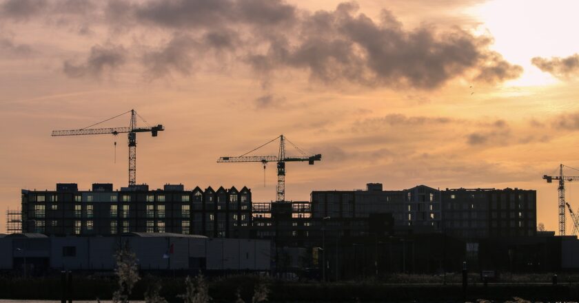 Stavebnictví zpomaluje, bytová výstavba propadá