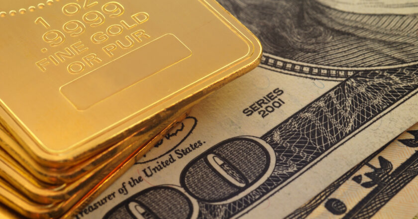 Cena zlata se posunula k psychologicky důležité hodnotě 1800 dolarů