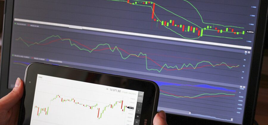Buffettova sázka na pivo a odklon od bank: Berkshire mění kurz