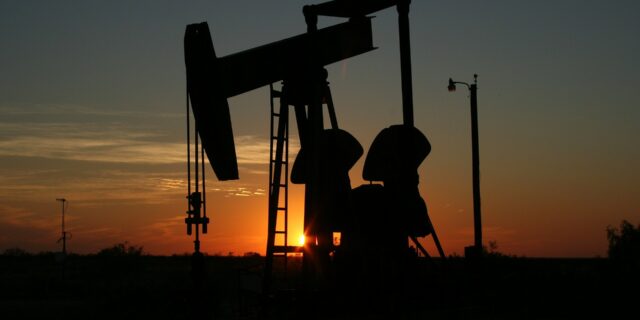 Rozdíl mezi cenami americké a ruské ropy dále překonává historická maxima
