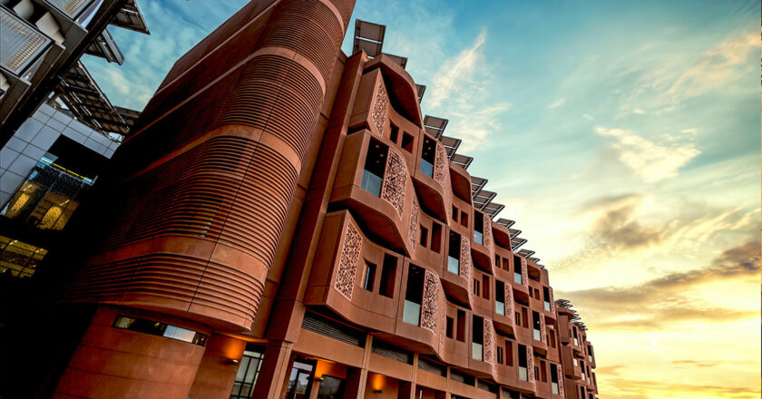 Vzorem měst budoucnosti je futuristický Masdar City. Prosazují se zde i Češi