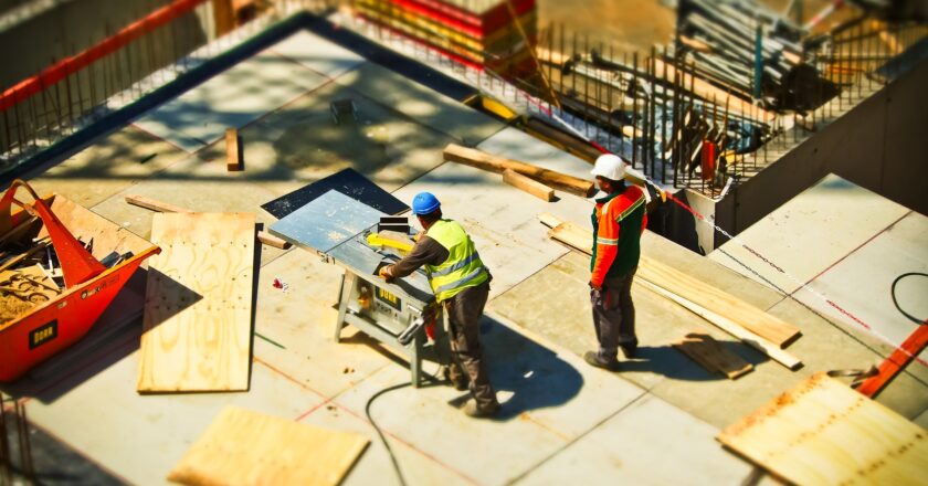 Jak efektivně řešit rostoucí ceny stavebních materiálů a nízký počet pracovníků na stavbách?