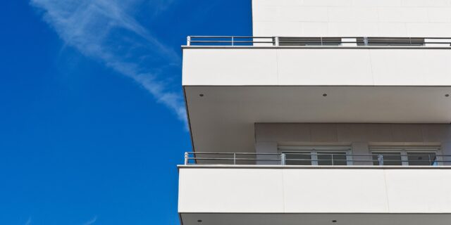 Nový stavební zákon urychlí povolování staveb a díky tomu zlevní byty o stovky tisíc korun
