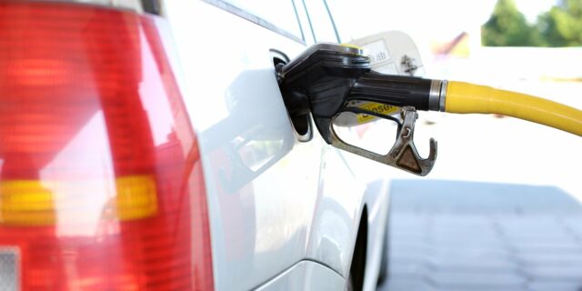 Ceny pohonných hmot jsou nejvyšší za poslední půlrok. Nafta je ale v Česku z okolních zemí nejlevnější