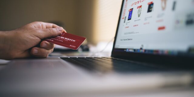 V online platbách chybují i největší evropské e‑shopy