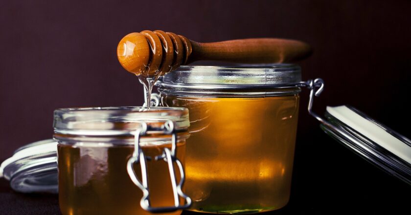 Výrobní cena českého medu patří k nejnižším v Evropě, jeho produkce ale nestačí naší spotřebě