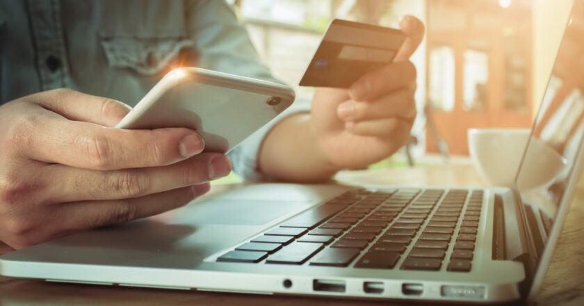Pozor na platby v online bazarech, množí se zneužívání platebních karet a elektronického bankovnictví