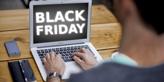 Návštěvnost e-shopů na Black Friday překonala loňský rekord o 14,2 procenta