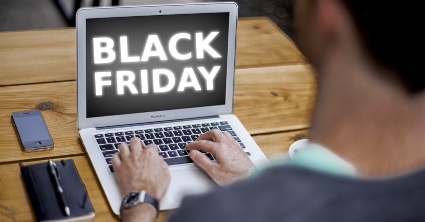 Návštěvnost e-shopů na Black Friday překonala loňský rekord o 14,2 procenta
