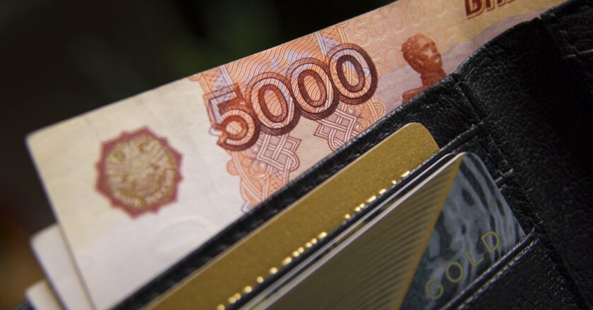 Propad rublu o třicet procent a potíže Sberbank