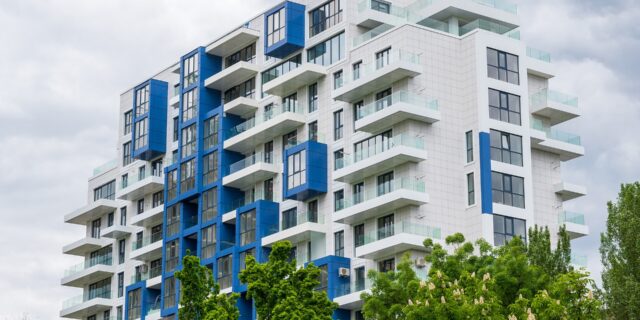 Prodeje nových bytů v Praze letos propadly o dvě třetiny