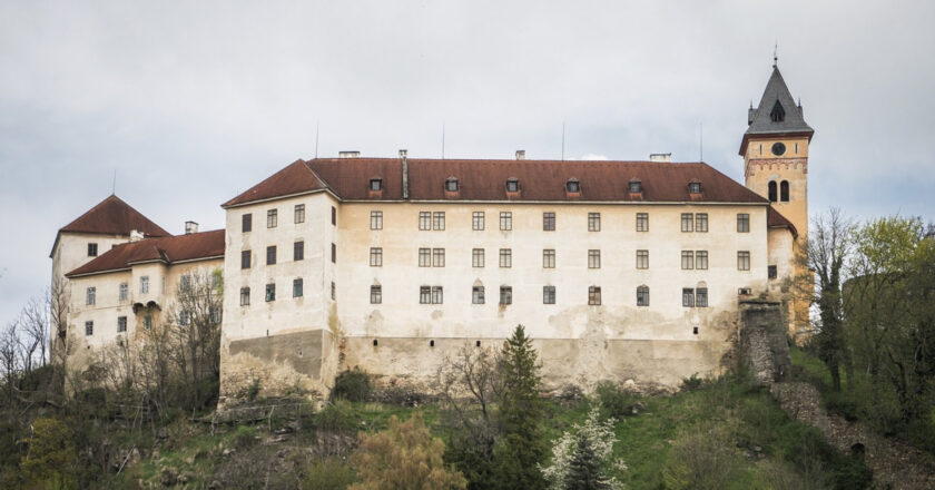 Letní bilance volnočasových benefitů: Za hrady a zámky Češi letos utratili osmkrát více