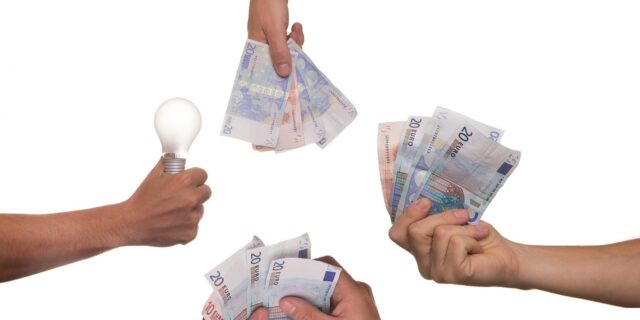 Češi za loňský rok poslali skrze crowdfundingové investování přes 3 miliardy korun do nemovitostního trhu