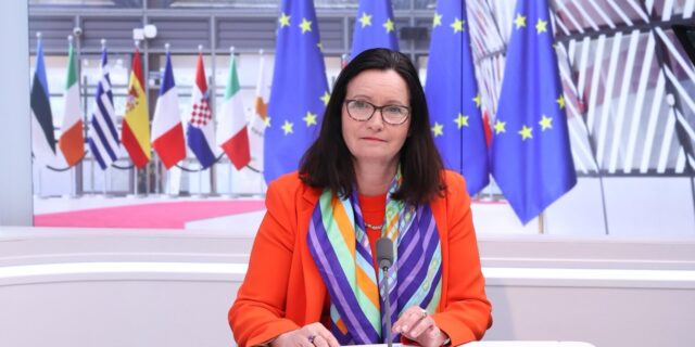 Edita Hrdá: Komisaři a úředníci Evropské komise se musejí od svého vlastenectví oprostit