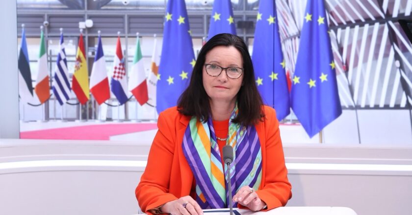 Edita Hrdá: Komisaři a úředníci Evropské komise se musejí od svého vlastenectví oprostit