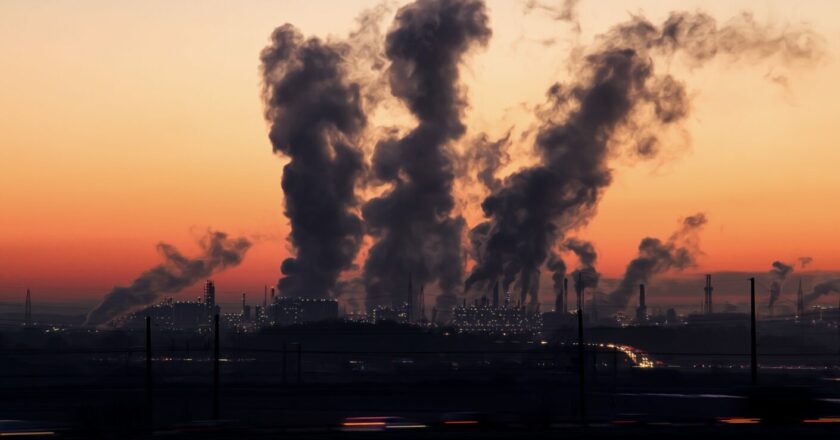 Schmarcz: Blíží se zelená pohroma. Klimatická politika zdraží všechno všem, elektřina se stane vzácná, skončí výroba aut… a to vše už za pár let