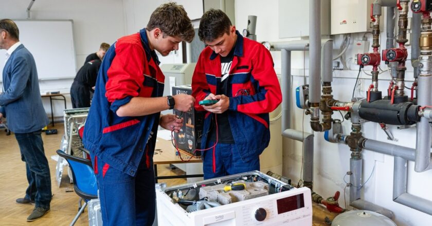 Zájem o studium elektro oborů roste. Školy nestíhají uspokojit poptávku