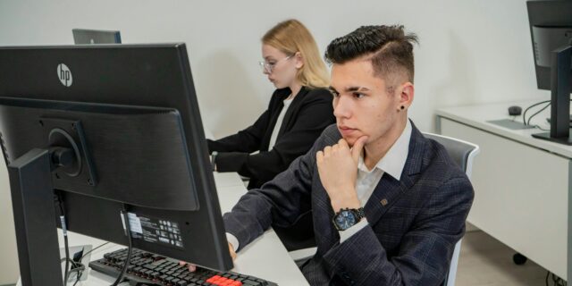 Letní brigády: Firmy hledají tisíce posil, ale zájem studentů klesá. Nově mohou pracovat i čtrnáctiletí