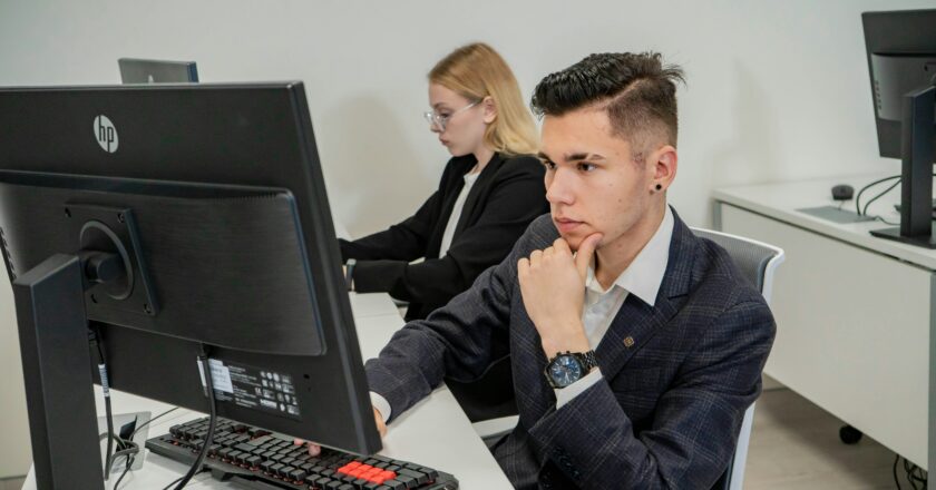 Letní brigády: Firmy hledají tisíce posil, ale zájem studentů klesá. Nově mohou pracovat i čtrnáctiletí