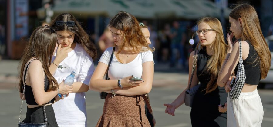 Letní brigády nově už od 14 let: nová pravidla, ale i omezení