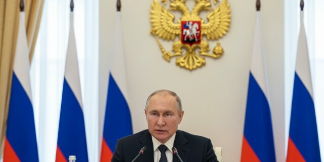 Putin je nucen znovu zvýšit daně, válka na Ukrajině vyčerpává finance