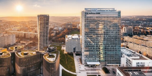 Raiffeisenbank v Česku: Zisk roste, ale co dál?