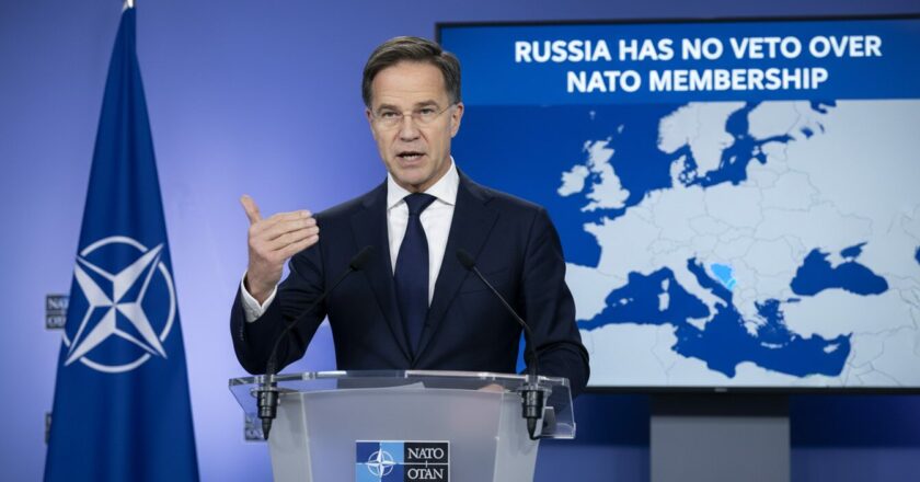 Rutte: Rusko nemá právo vetovat vstup Ukrajiny do NATO. Jenže ani Západ není jednotný