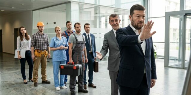 Schmarcz: Migrace jako hrozba, nebo jako šance? Xenofobní SPD brání ANO lákat do Česka kvalifikované pracovníky