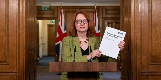 Británie a lidská práva: Když se politika střetne s principy