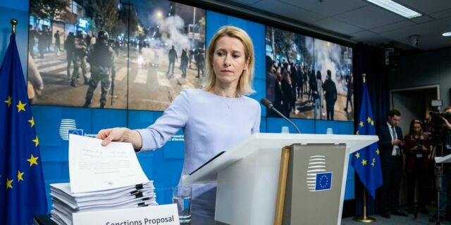 Brusel vytahuje sankční kartu. Írán se propadá do chaosu