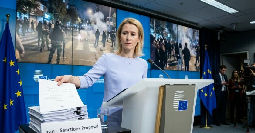 Brusel vytahuje sankční kartu. Írán se propadá do chaosu