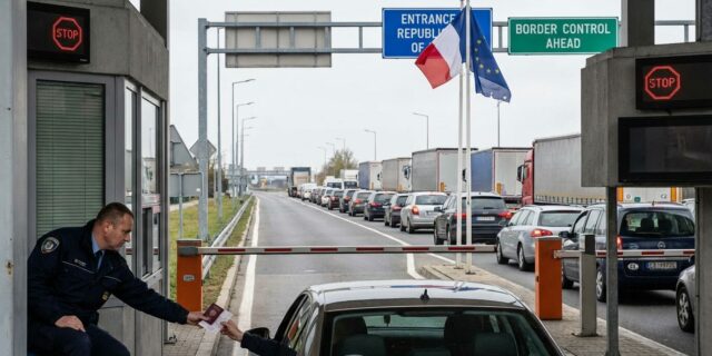 Evropané chtějí hranice zpět. Brusel se brání, Schengen se hroutí