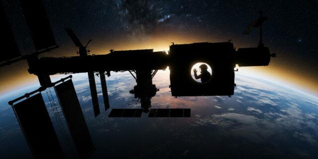 NASA poprvé v historii přiveze posádku ISS předčasně zpět na Zemi