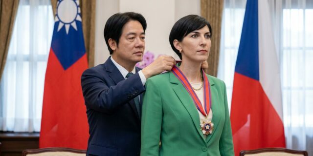 Tchaj-wan ocenil Pekarovou Adamovou. Symbolické gesto, nebo politický signál?