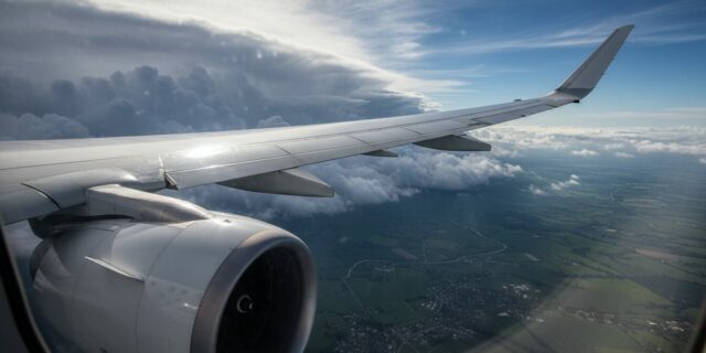 Trump versus Brusel: Kdo zaplatí za emise nad Atlantikem?