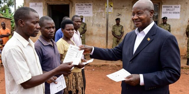 Uganda volí: Čtyři dekády u moci a žádný konec v dohledu