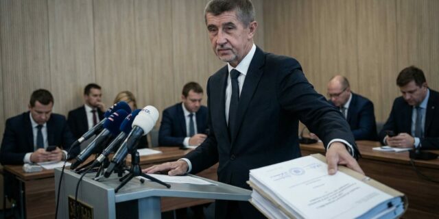 Schmarcz: Zapomeňte na fakta, terazky tu vládneme my! Nová vláda se ani netváří, že pravda a lež jsou pro ni důležité kategorie