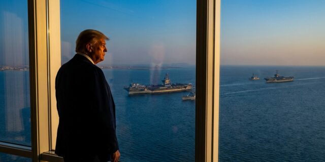 Trump hrozí Íránu vysláním další flotily. Diplomacie s kulisami válečných lodí